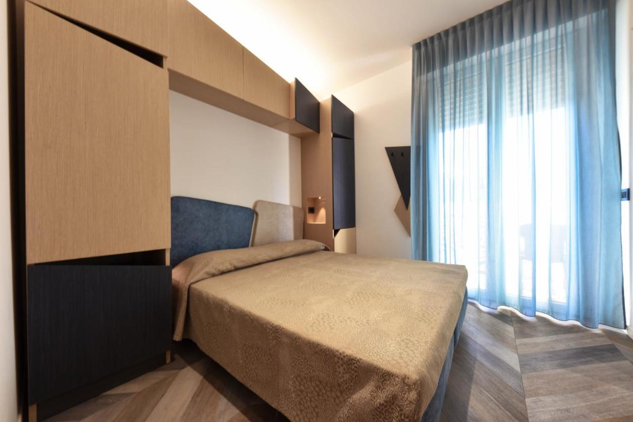 Color Hotel Ріміні Екстер'єр фото