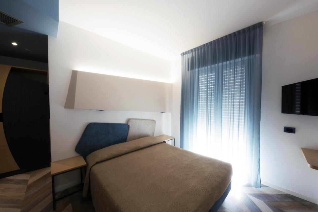 Color Hotel Ріміні Екстер'єр фото
