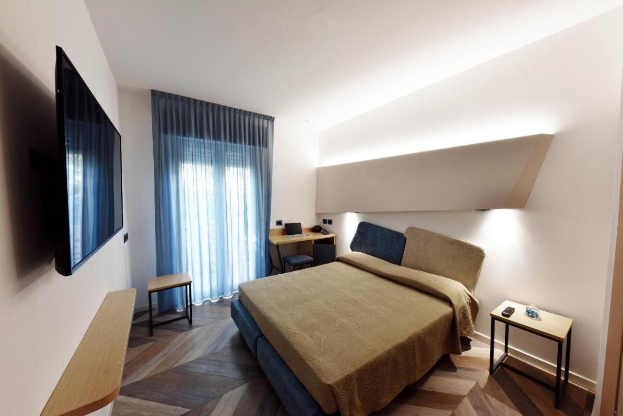 Color Hotel Ріміні Екстер'єр фото