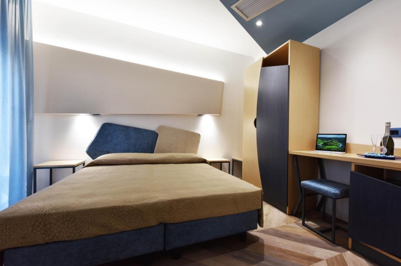 Color Hotel Ріміні Екстер'єр фото