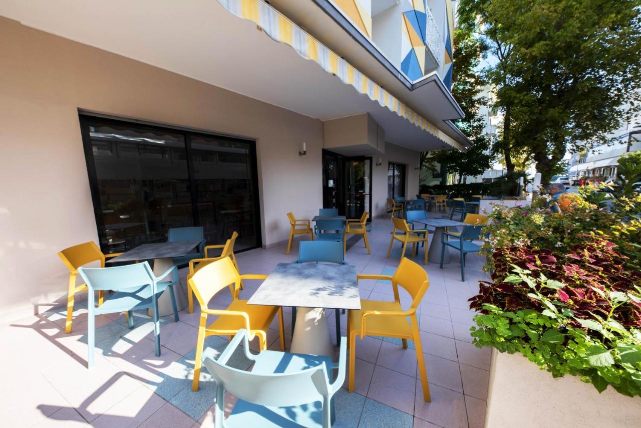 Color Hotel Ріміні Екстер'єр фото